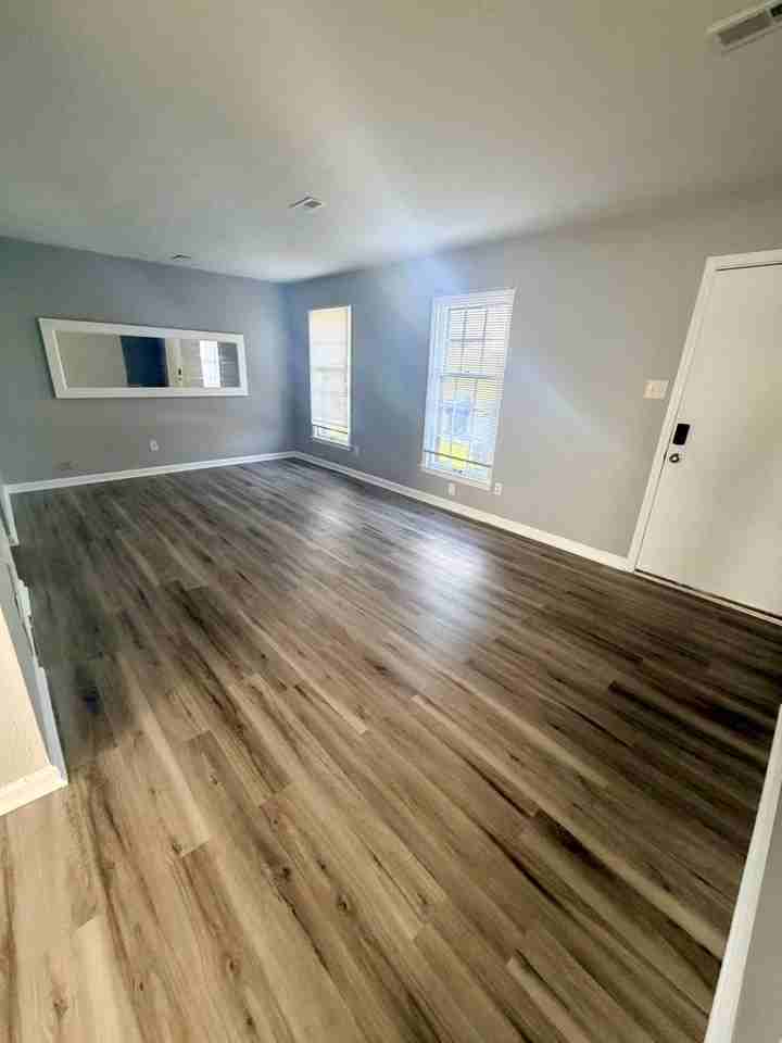 2472 Woodhill Dr - Photo 3 of 18