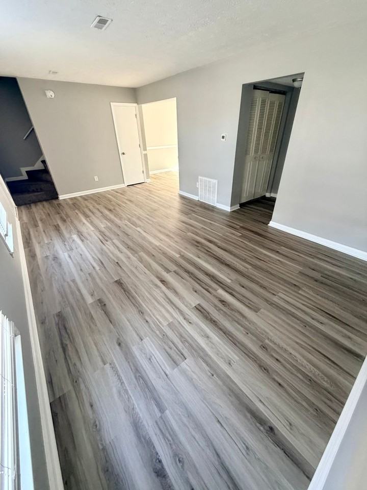 2472 Woodhill Dr - Photo 4 of 18