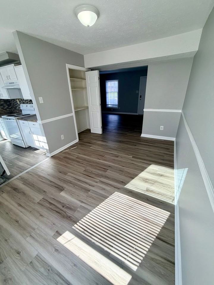 2472 Woodhill Dr - Photo 5 of 18