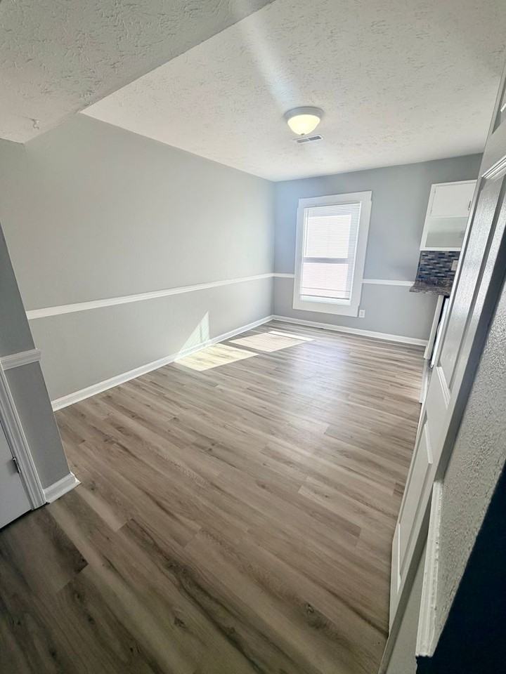 2472 Woodhill Dr - Photo 6 of 18