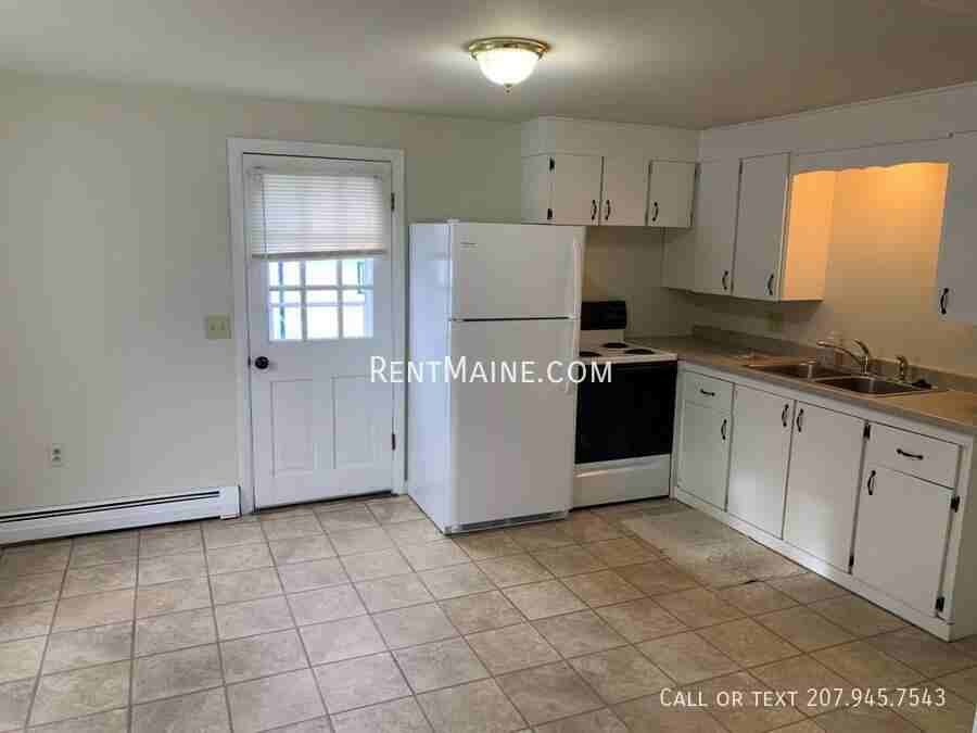 13 Hemlock St Apt C - Photo 3 of 16