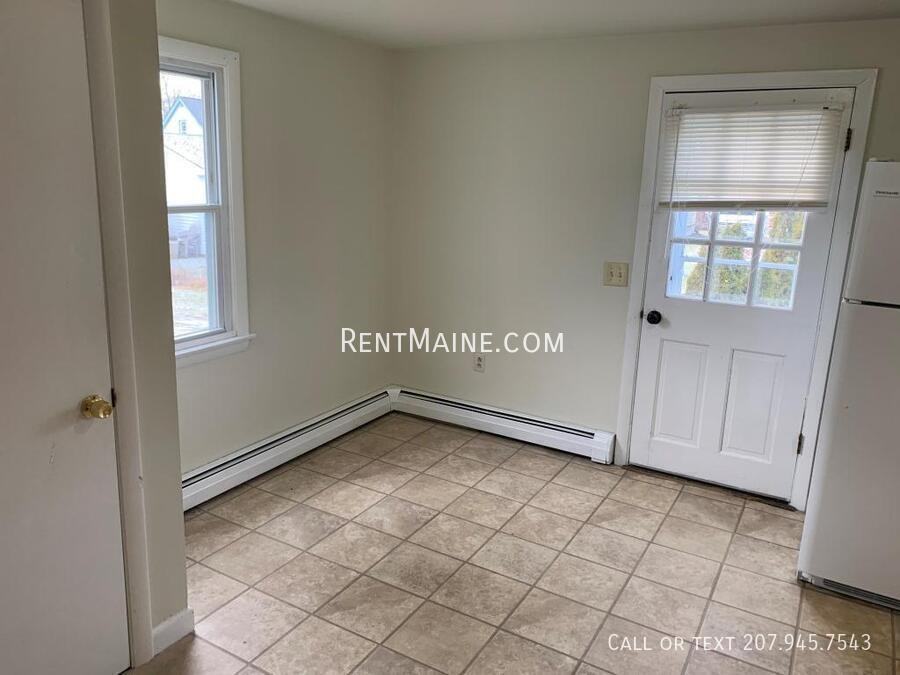 13 Hemlock St Apt C - Photo 4 of 16