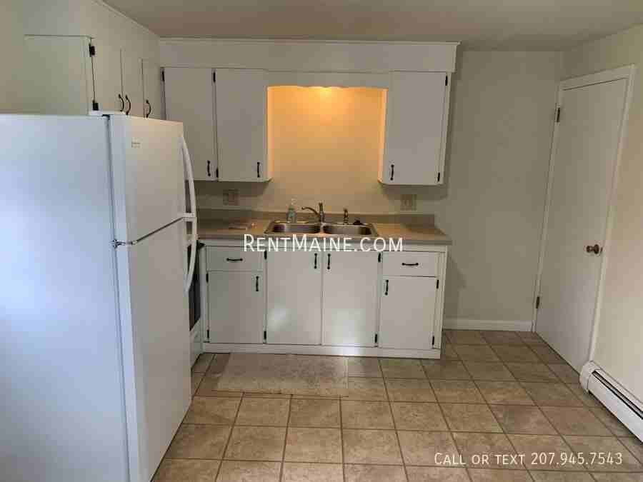 13 Hemlock St Apt C - Photo 6 of 16