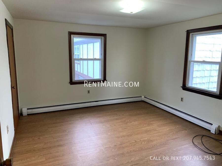 13 Hemlock St Apt C - Photo 7 of 16