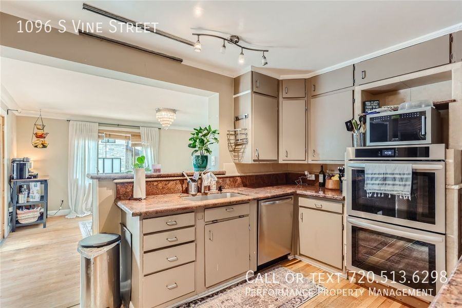 1096 S Vine St - Photo 7 of 43