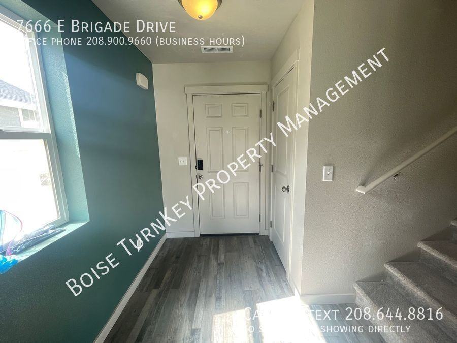7666 E Brigade Dr - Photo 3 of 33