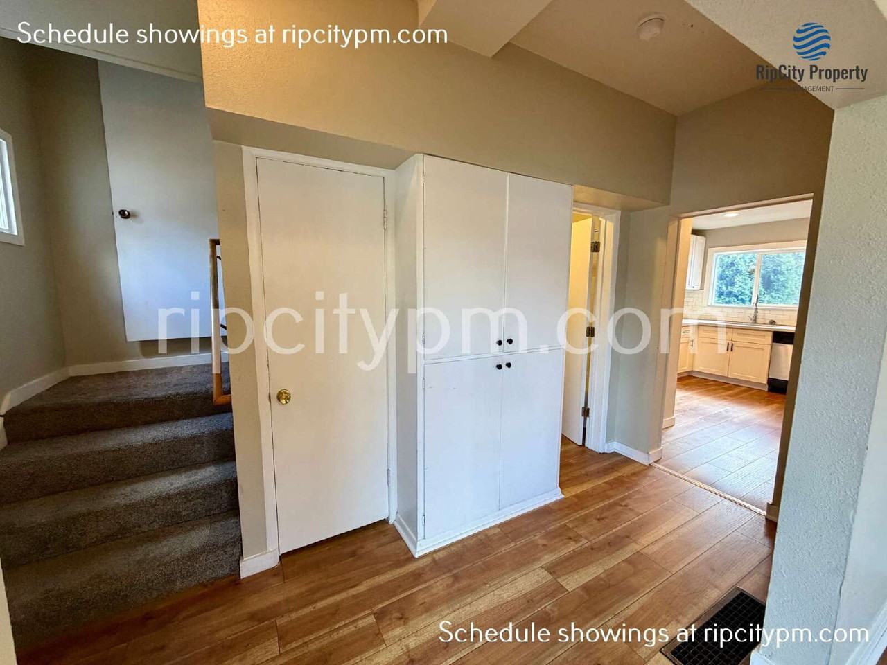 1728 Se Clatsop St - Photo 7 of 24