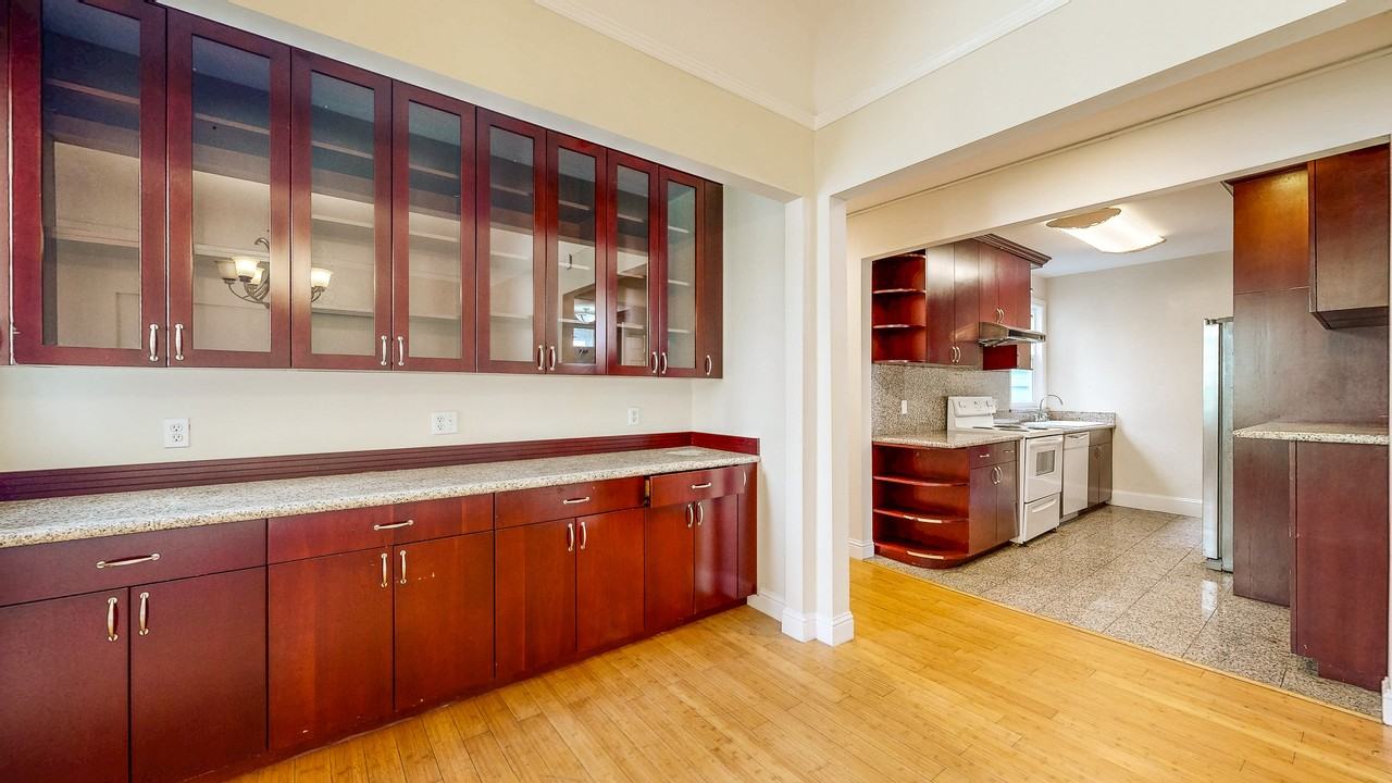 1627 Clay St - Photo 4 of 28