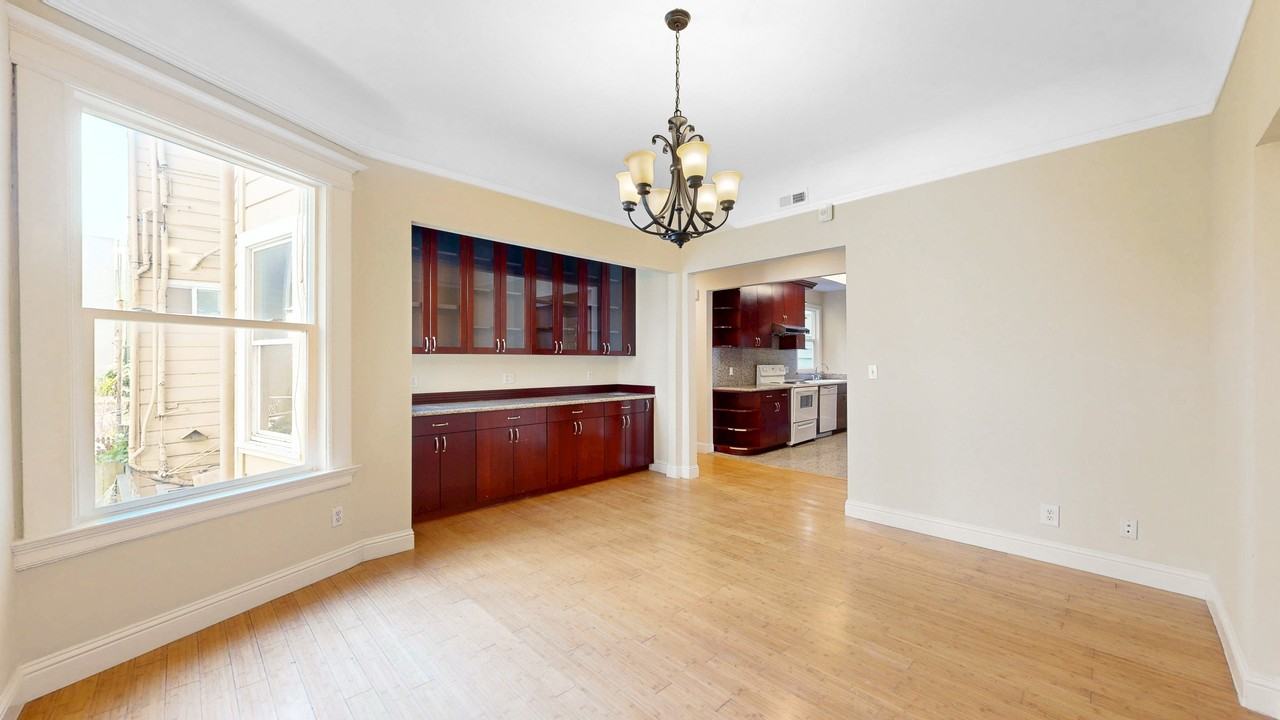 1627 Clay St - Photo 5 of 28