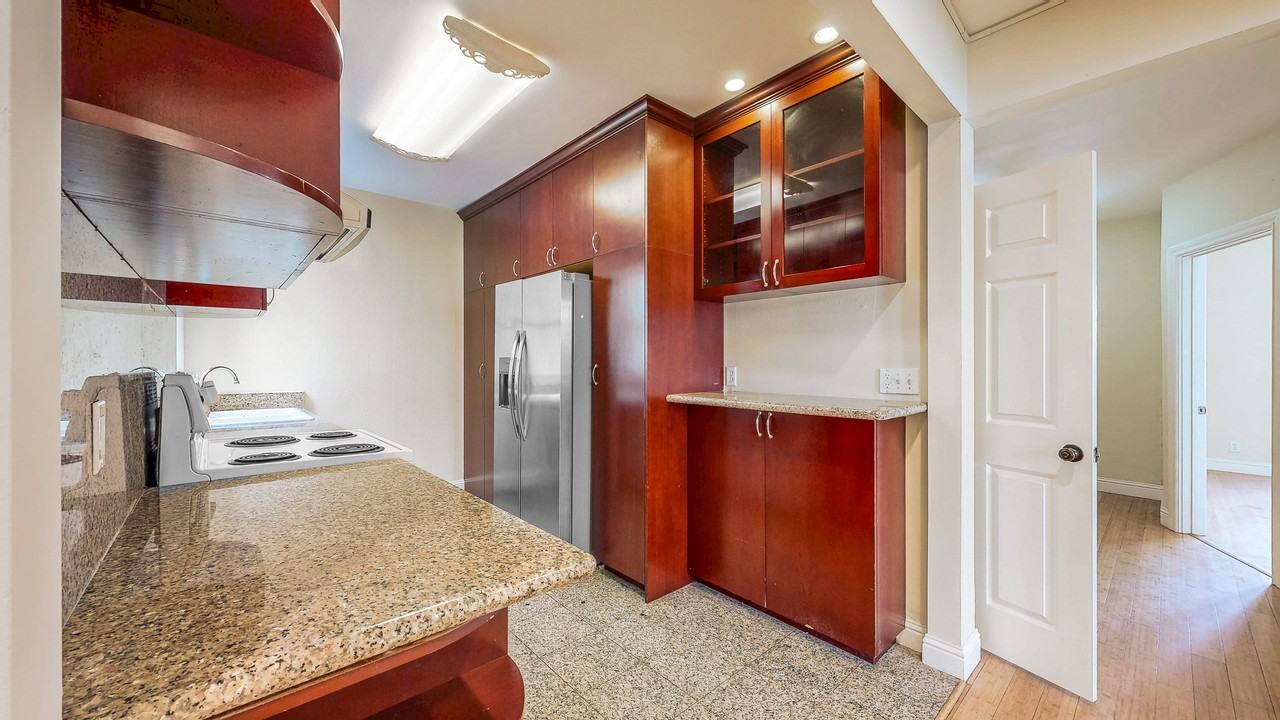 1627 Clay St - Photo 6 of 28