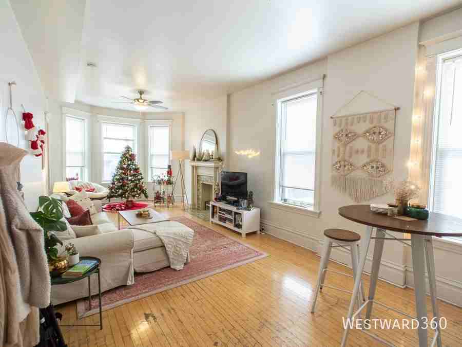 1138 N Winchester Ave #3 - Photo 3 of 10