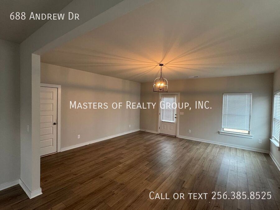 688 Andrew Dr - Photo 4 of 18