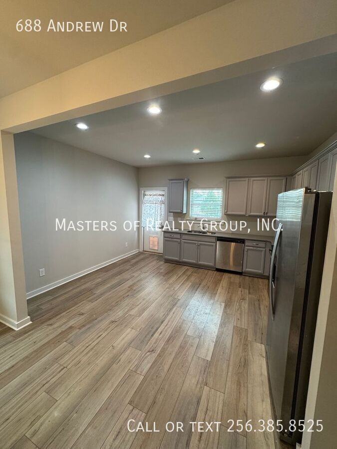 688 Andrew Dr - Photo 6 of 18