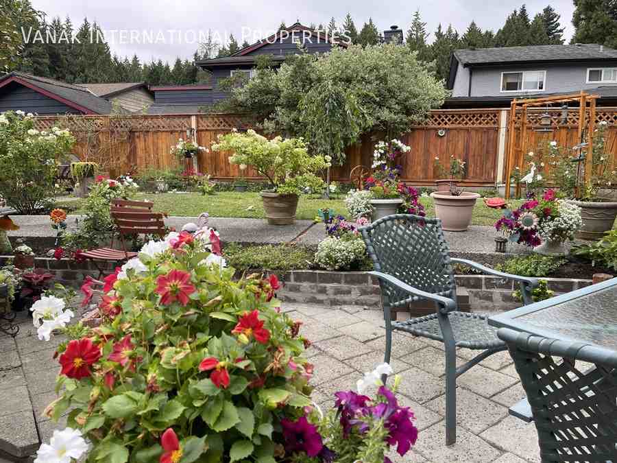 1063 Lombardy Dr - Photo 6 of 11