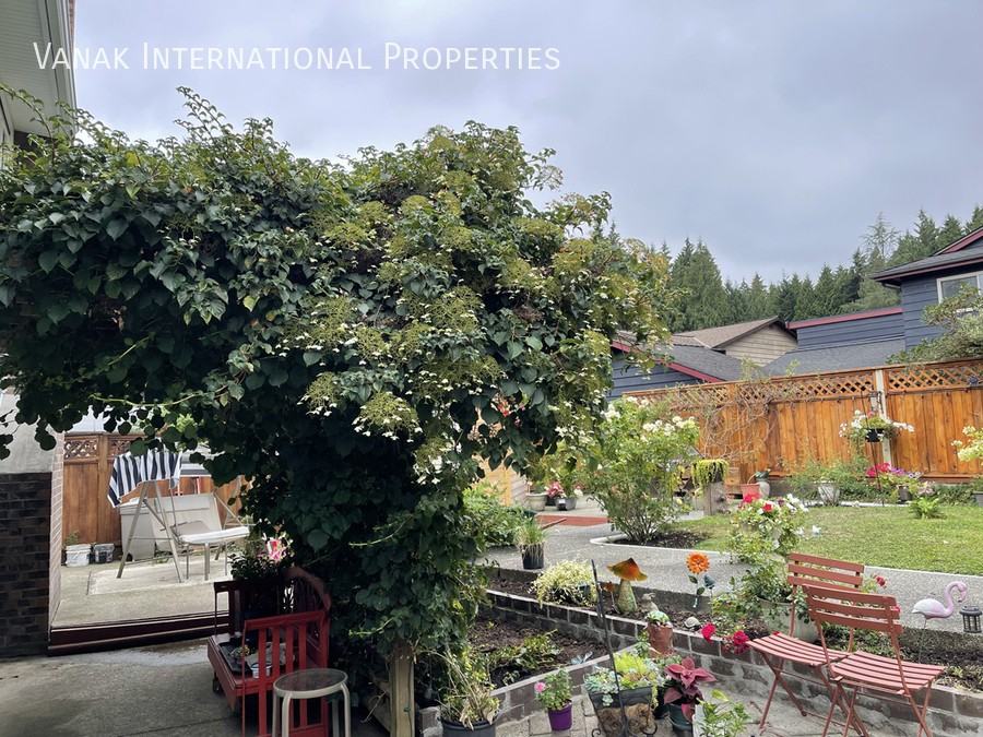 1063 Lombardy Dr - Photo 7 of 11