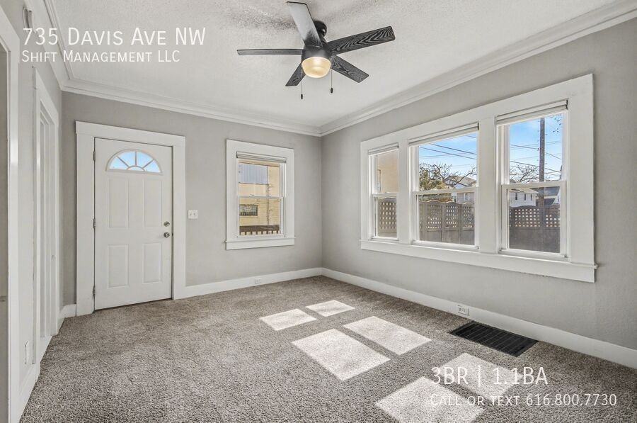 735 Davis Ave Nw - Photo 3 of 15