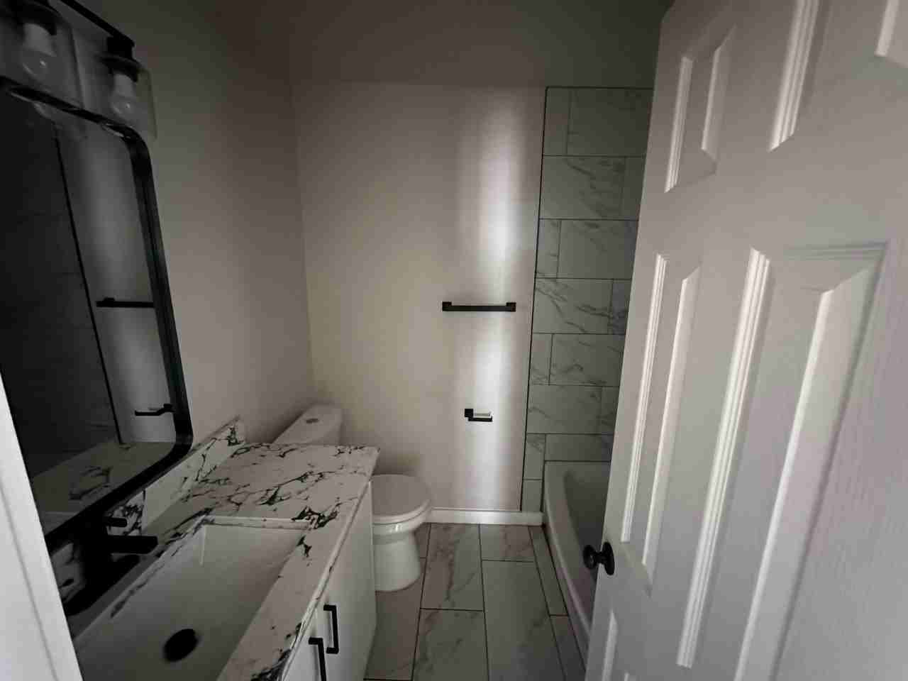 1410 W Braker Ln #1410B - Photo 6 of 8