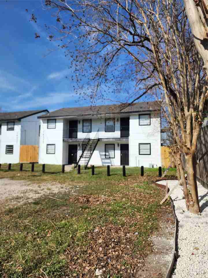 14033 Garber Ln #14033-3 - Photo 2 of 12