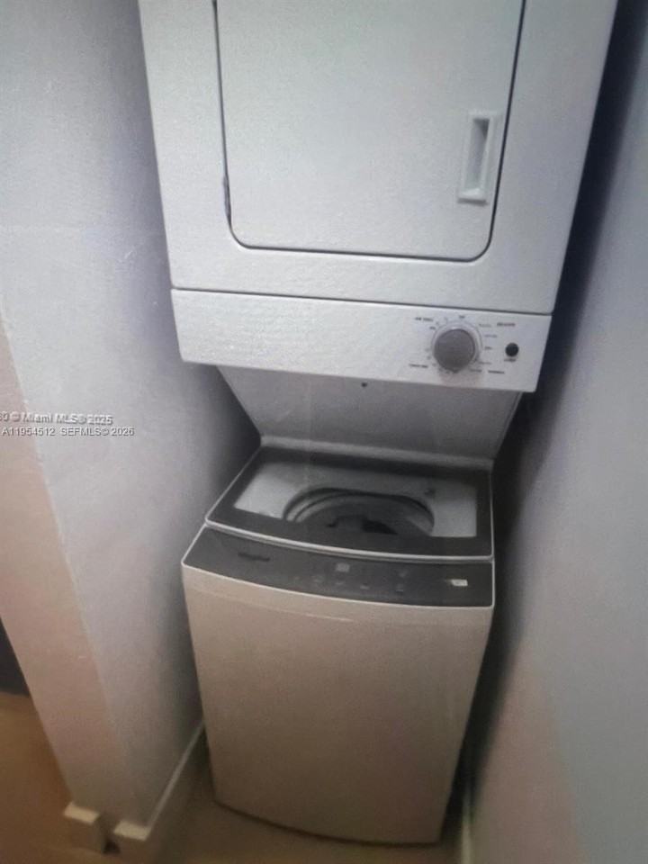 556 Nw 114th Ave #556-204 - Photo 4 of 12