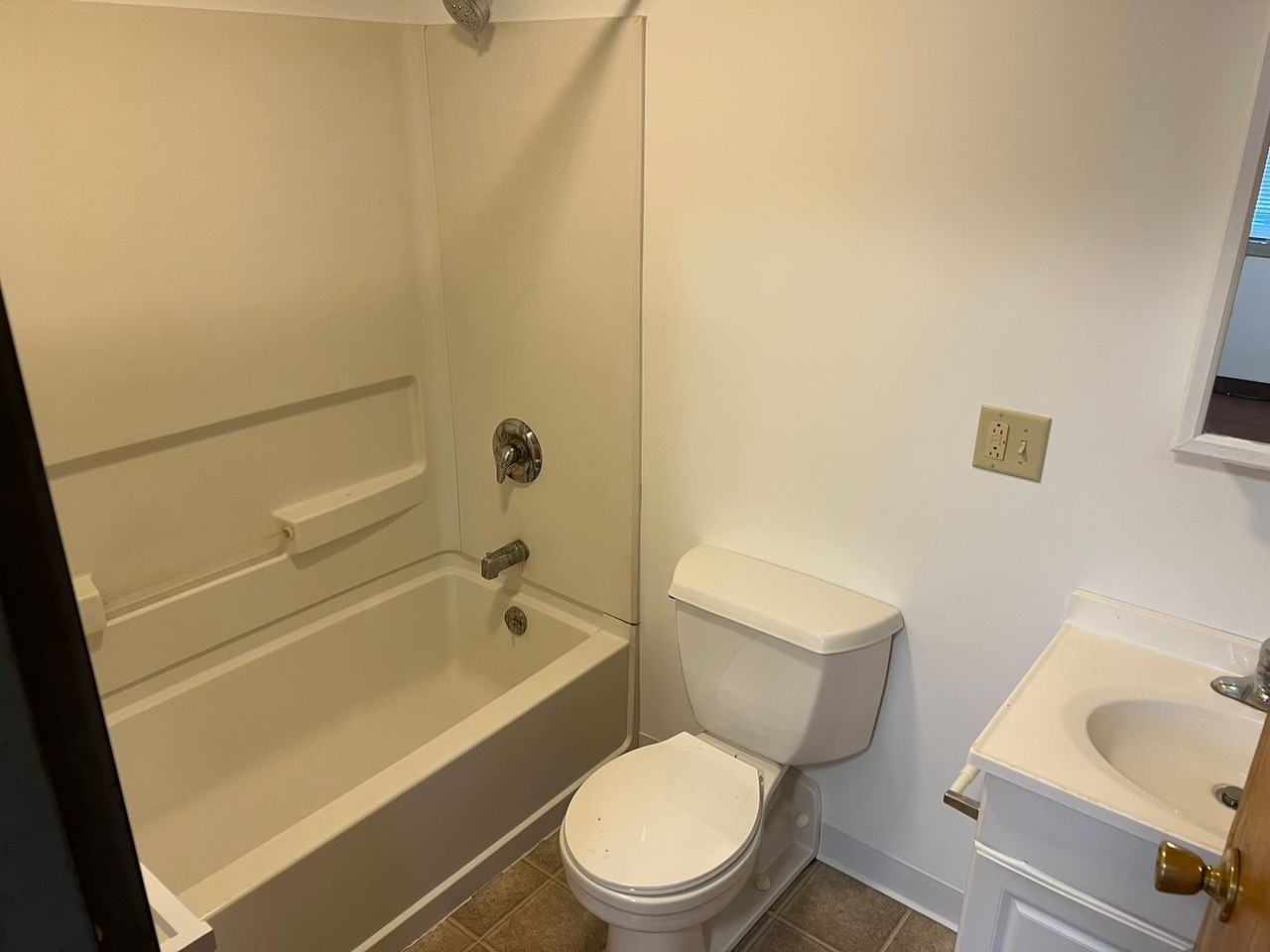 916 Greenbrier Road - Photo 2 of 4