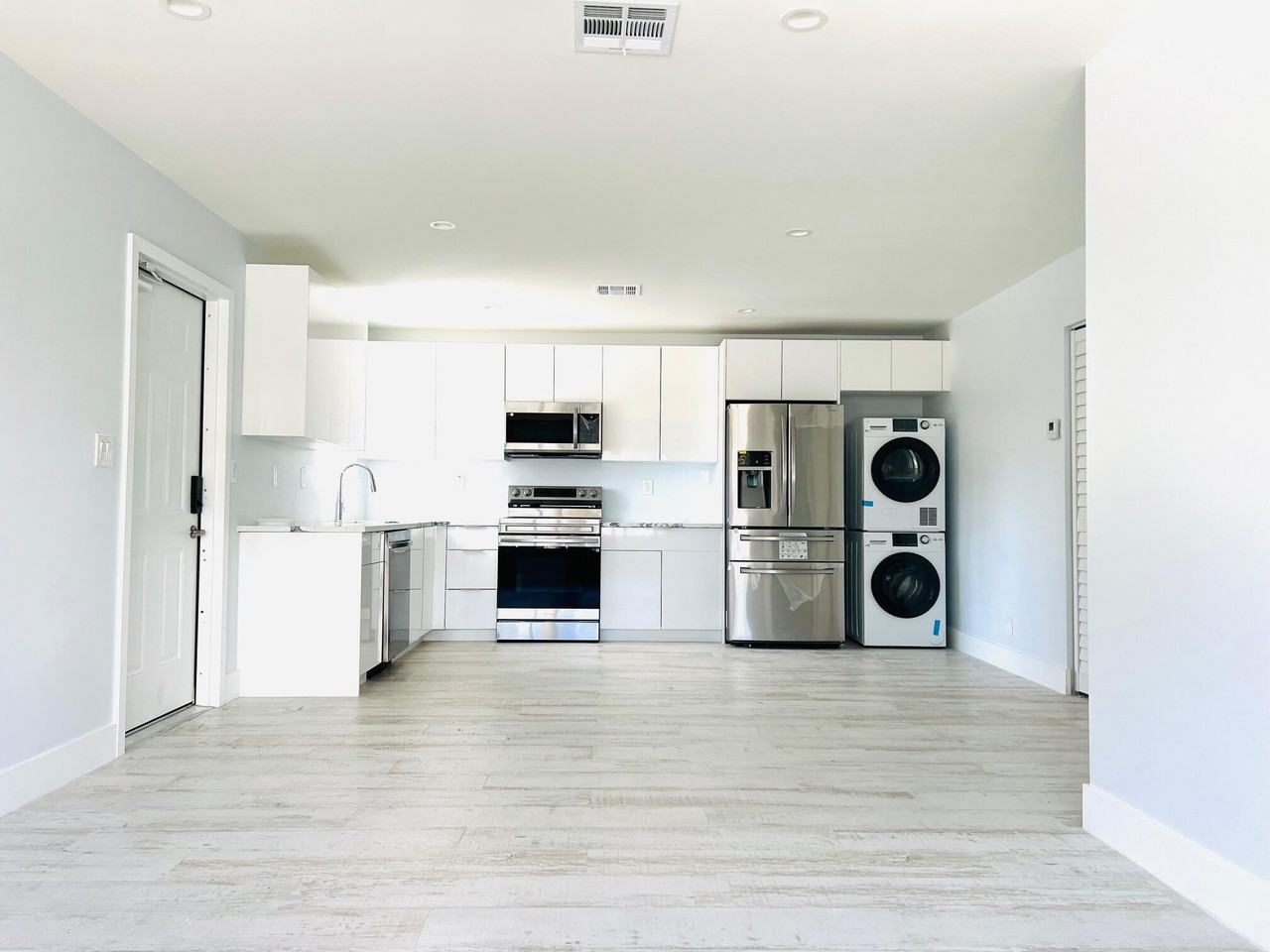 206 Se 1st Ave #206-5 - Photo 4 of 8