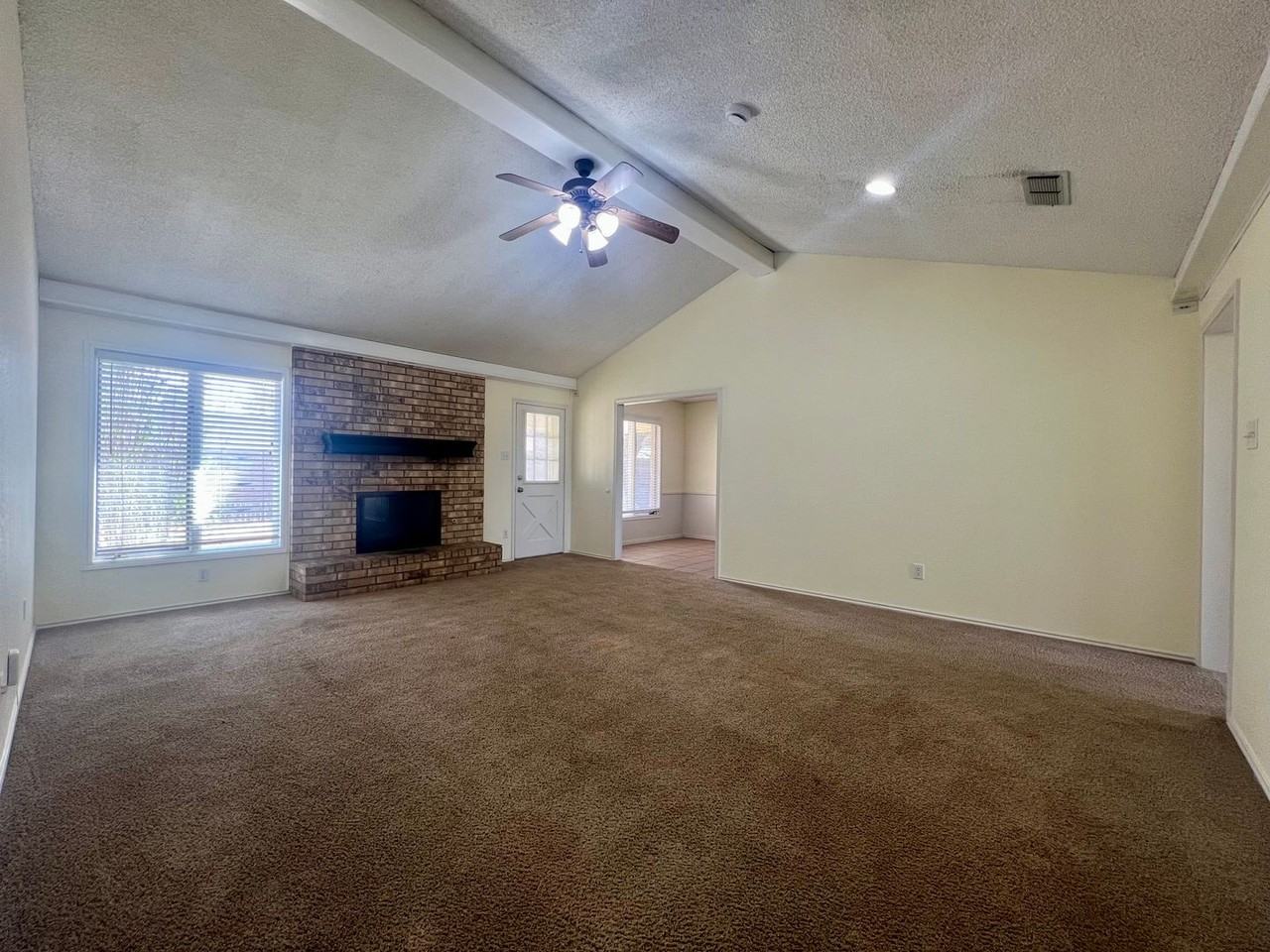 5717 89th St - Photo 3 of 23