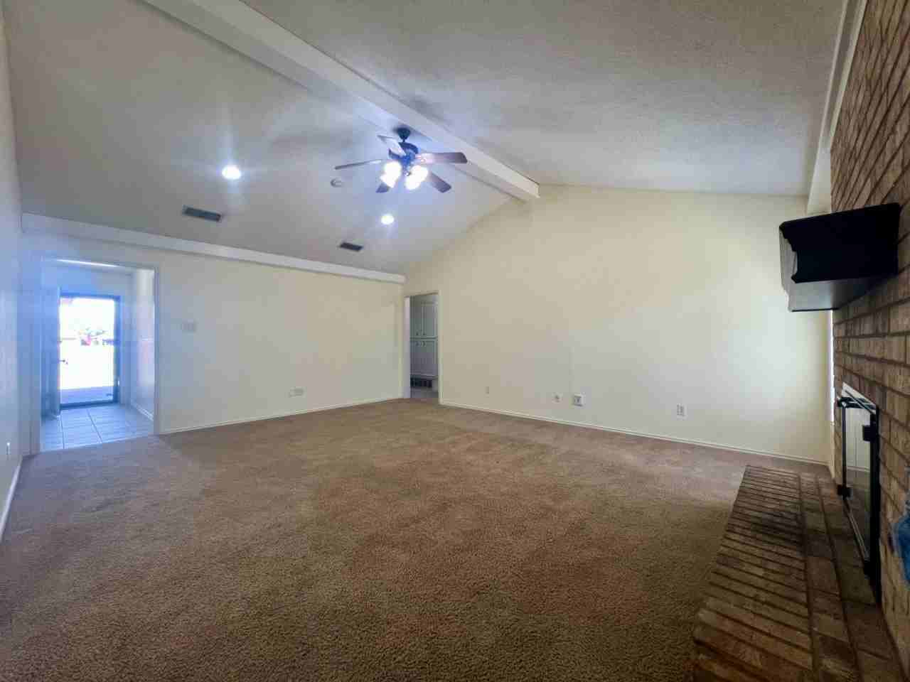 5717 89th St - Photo 4 of 23