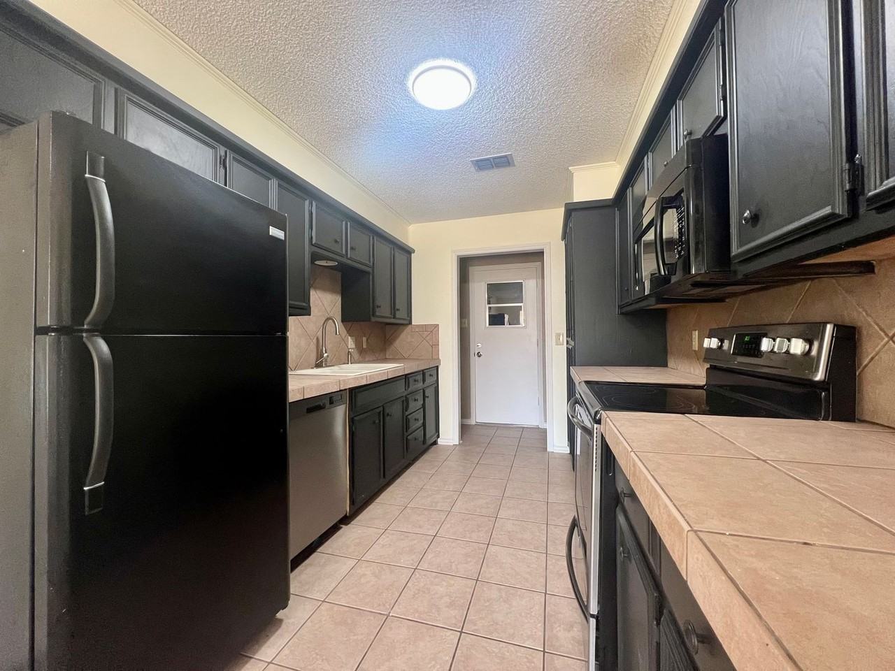 5717 89th St - Photo 6 of 23