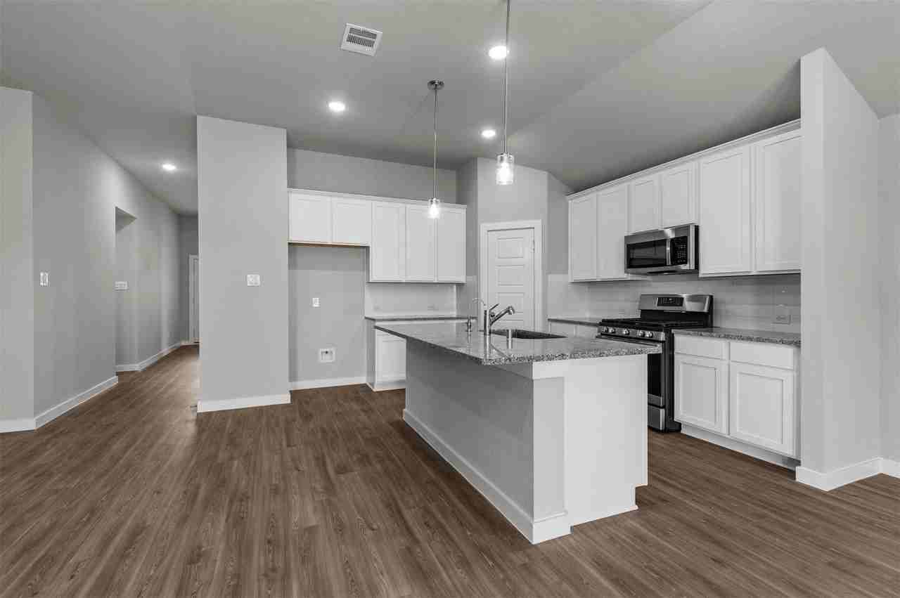 3003 Middleton Dr #3003 - Photo 3 of 18