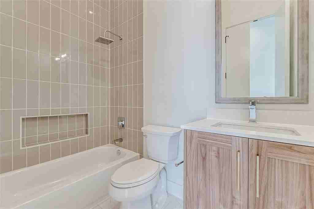 5609 Live Oak St #5609-404 - Photo 3 of 17