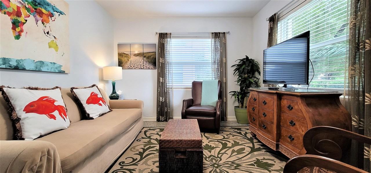 403 32nd St #403 - Photo 5 of 18