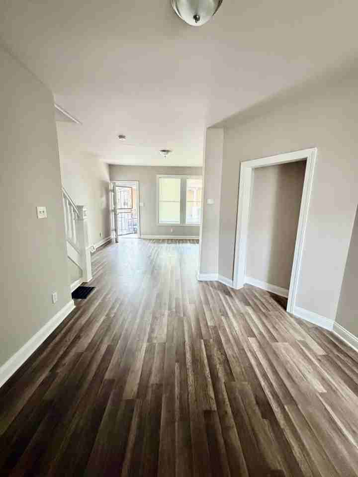 5537 Harmer Street - Photo 4 of 19