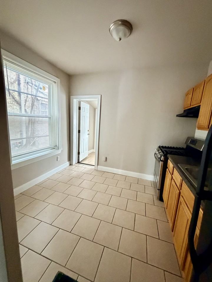 5537 Harmer Street - Photo 5 of 19