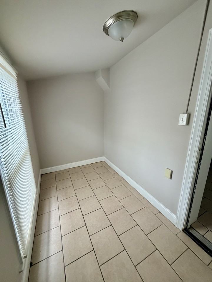 5537 Harmer Street - Photo 7 of 19