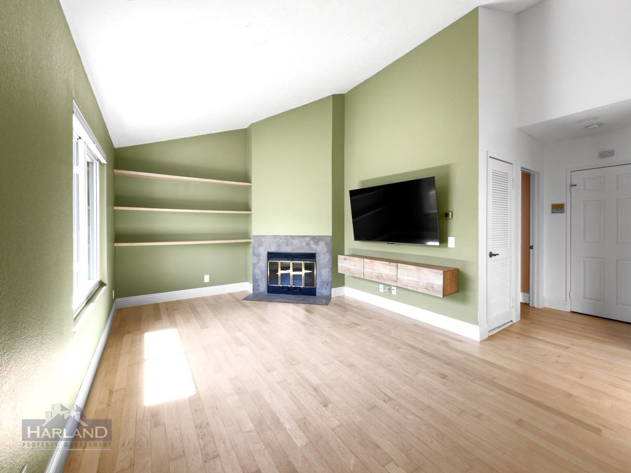 4033 Louisiana St - Photo 2 of 9