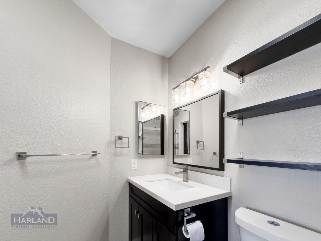 4033 Louisiana St - Photo 6 of 9