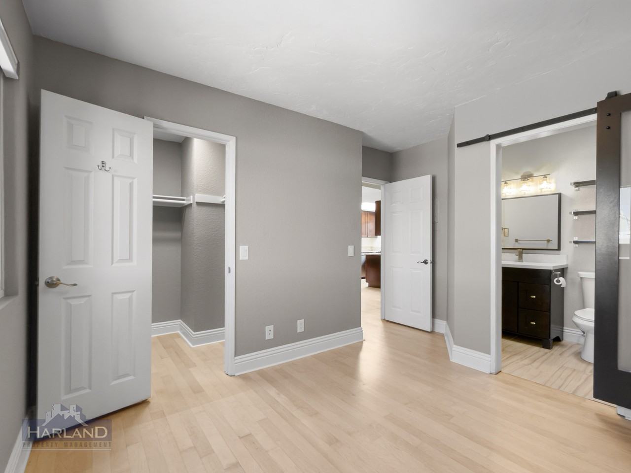 4033 Louisiana St - Photo 7 of 9