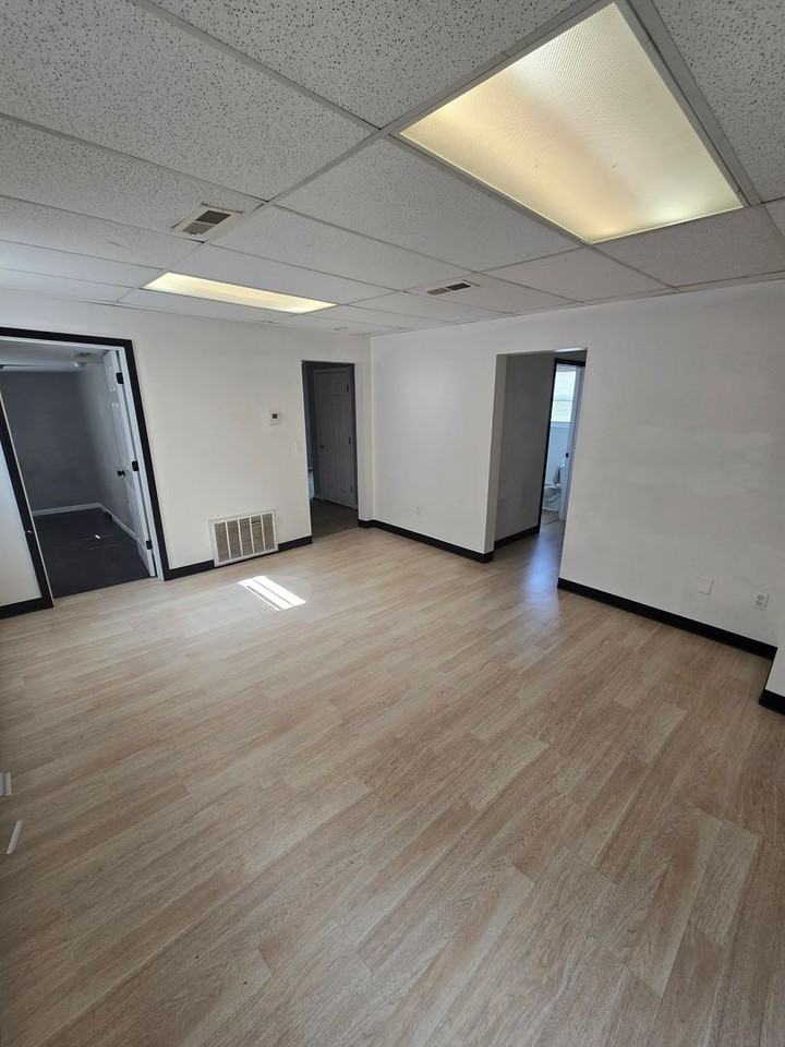 216 E Ashley St - Photo 3 of 9