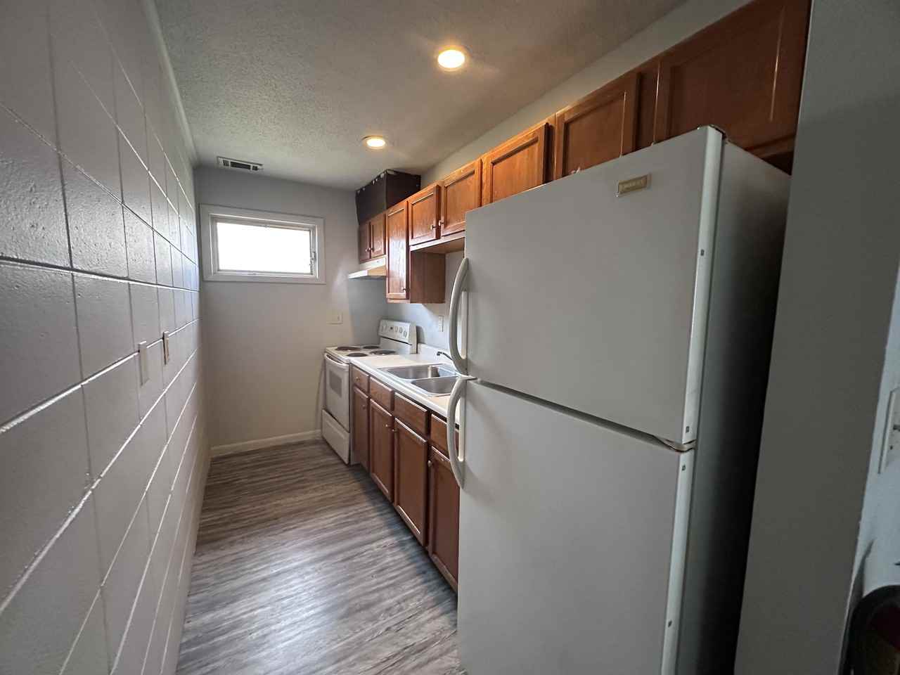 1005 Oak St Apt 9 - Photo 2 of 9