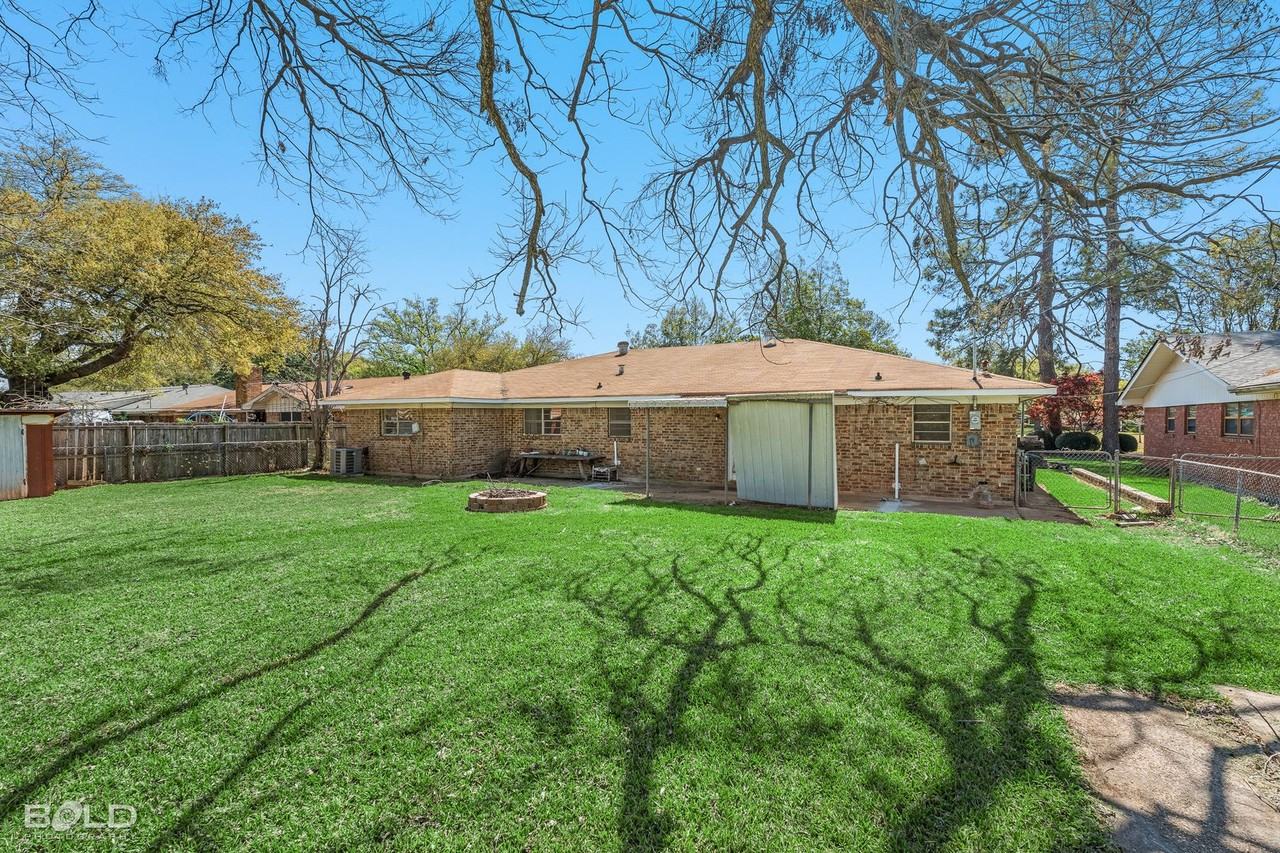 2307 Melrose Ave - Photo 7 of 38