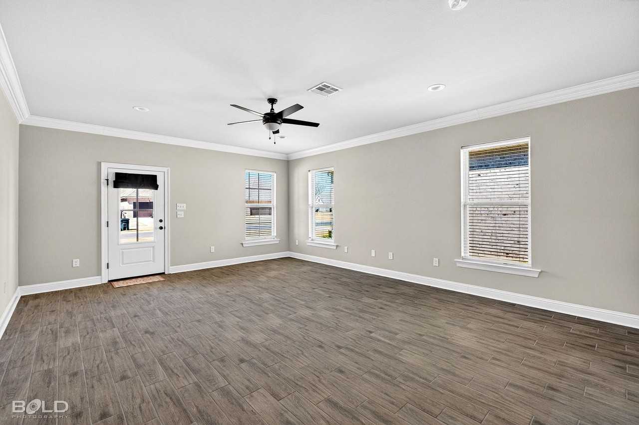 766 Crozier Dr - Photo 3 of 42