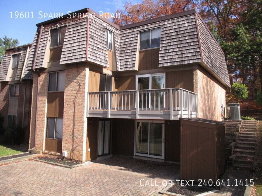 19601 Sparr Spring Rd - Photo 2 of 24