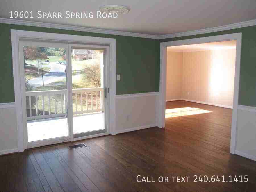 19601 Sparr Spring Rd - Photo 4 of 24