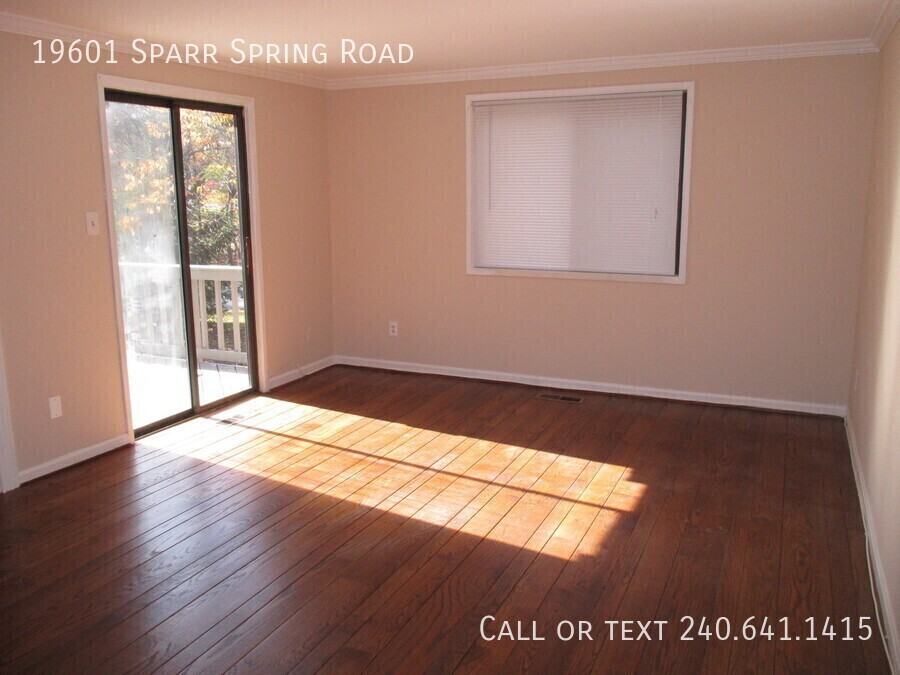 19601 Sparr Spring Rd - Photo 6 of 24