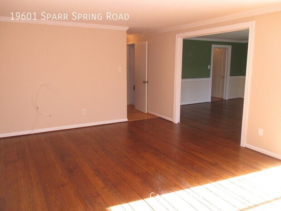 19601 Sparr Spring Rd - Photo 7 of 24
