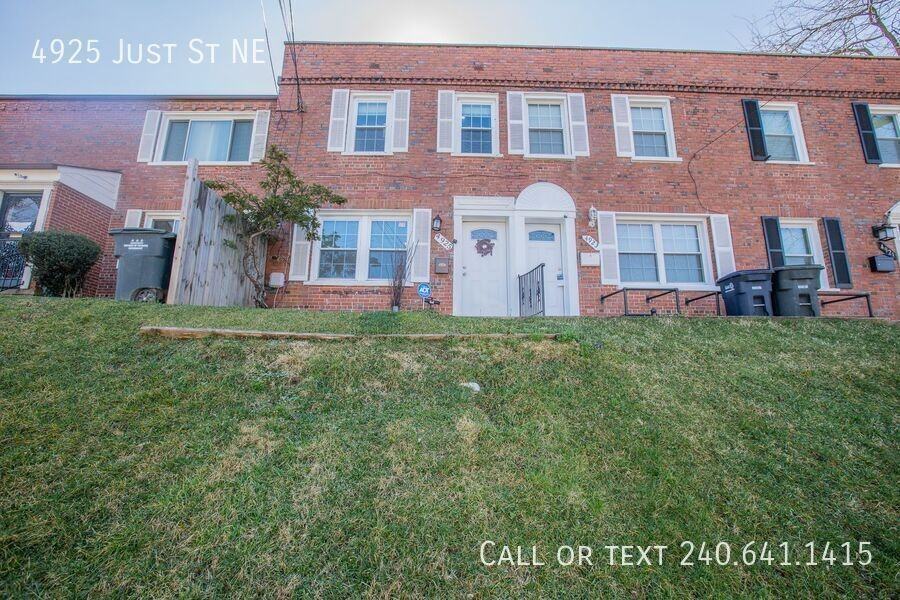 4925 Just St Ne - Photo 2 of 33