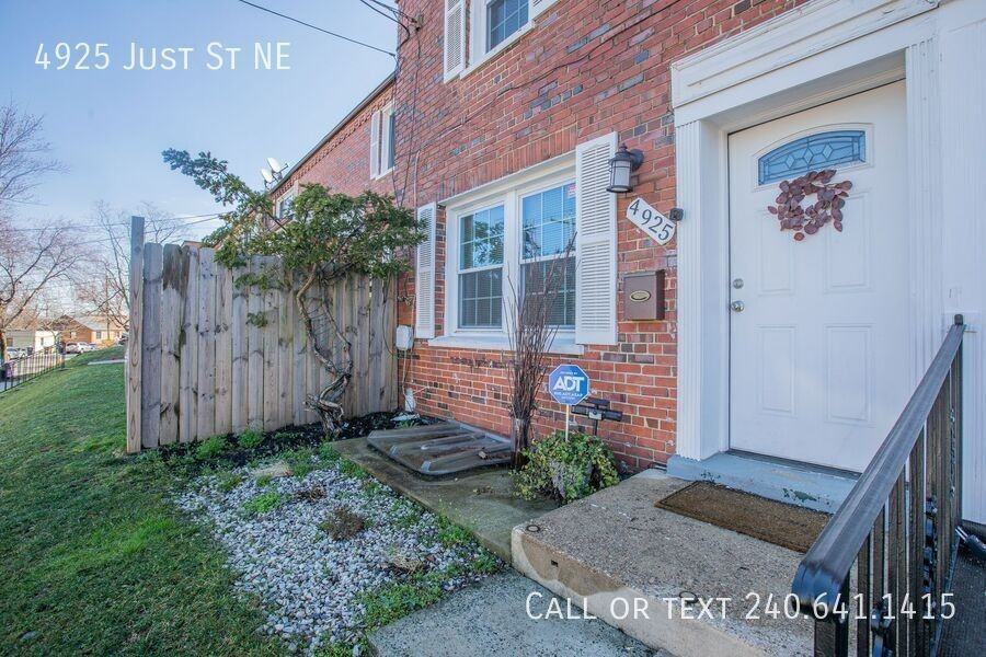 4925 Just St Ne - Photo 3 of 33