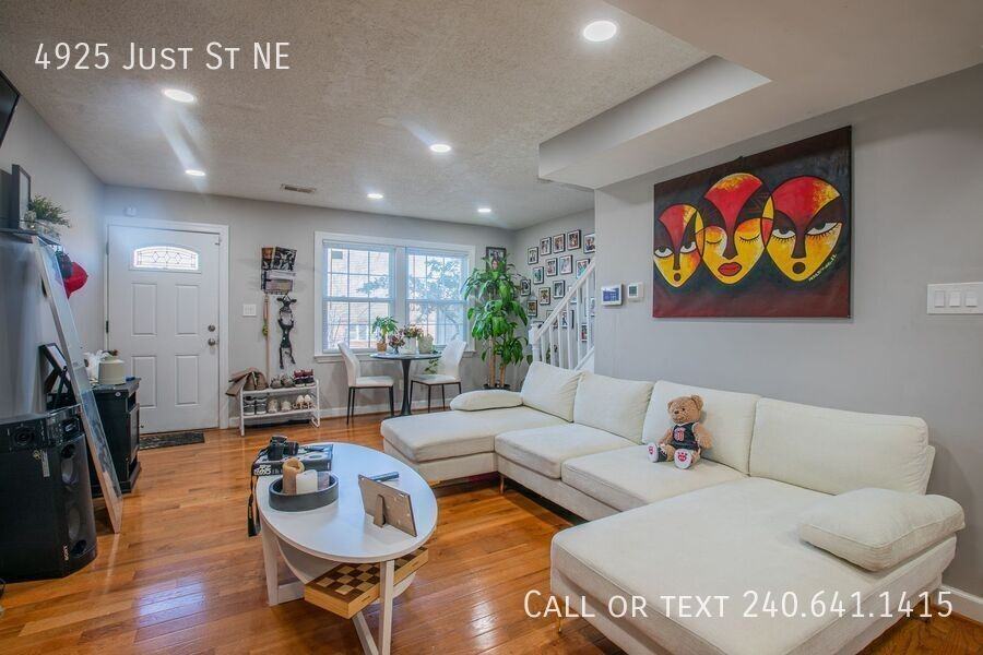 4925 Just St Ne - Photo 4 of 33