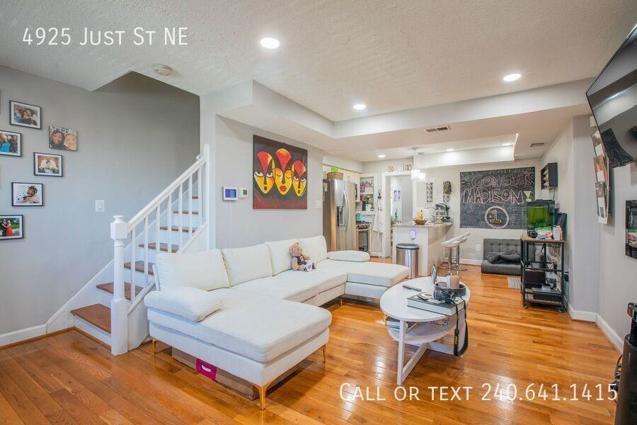 4925 Just St Ne - Photo 5 of 33