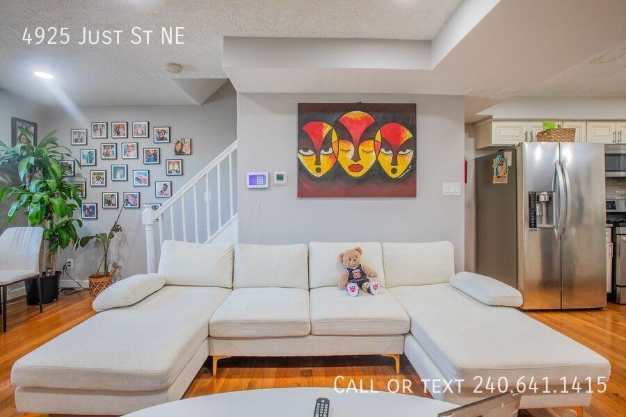 4925 Just St Ne - Photo 6 of 33